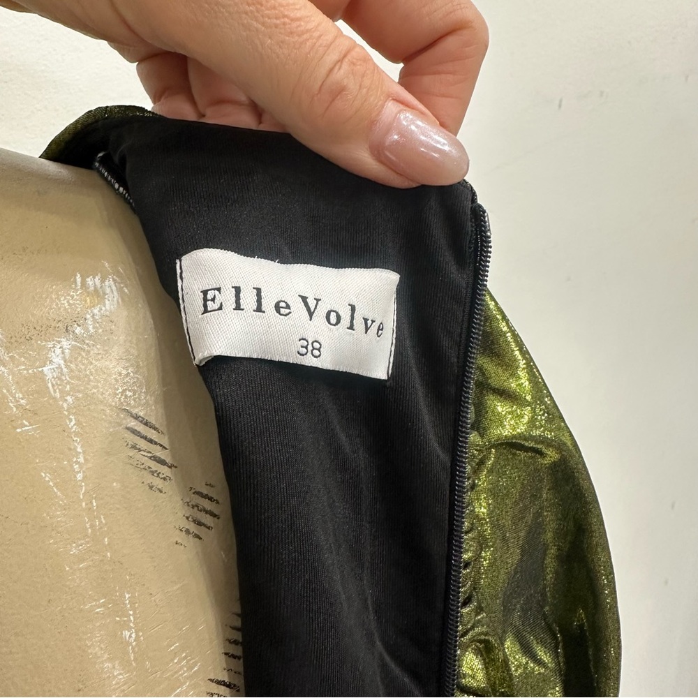Liquid green ruched ELLE VOLVE fitted dress with long sleeves. Size S. - Picture 9 of 10